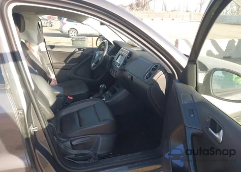 2016 Volkswagen Tiguan S z USA, uszkodzony, nr VIN WVGAV7AX0GW587586